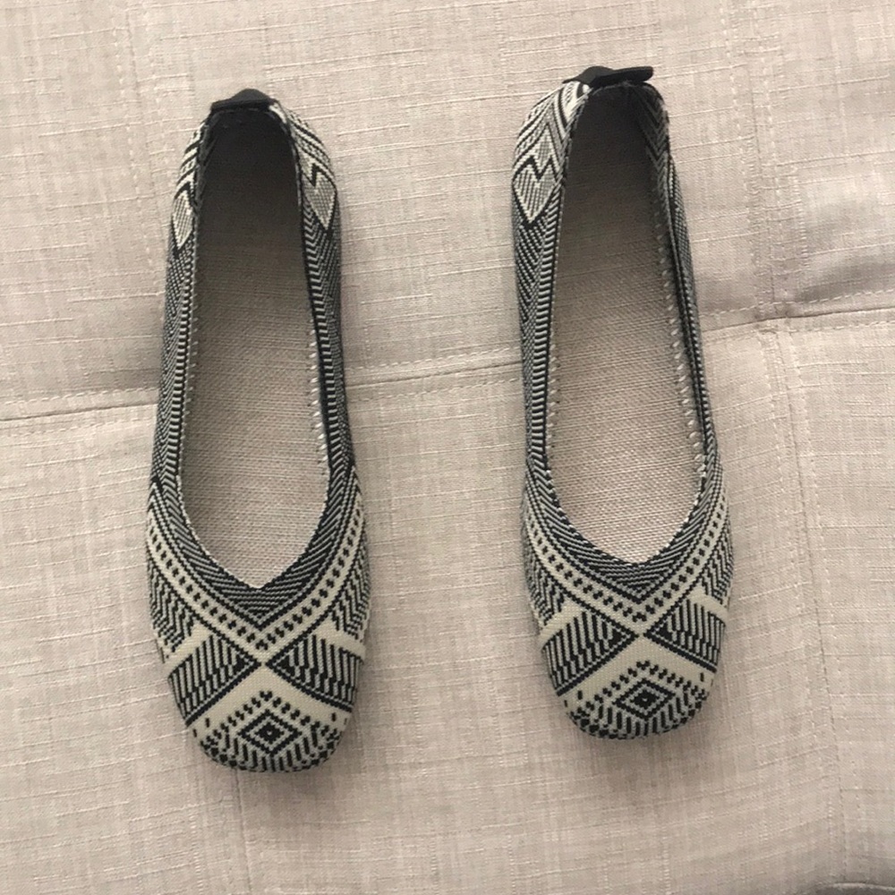 NWT Knit Square Toe Pattern Flats Size 8.5